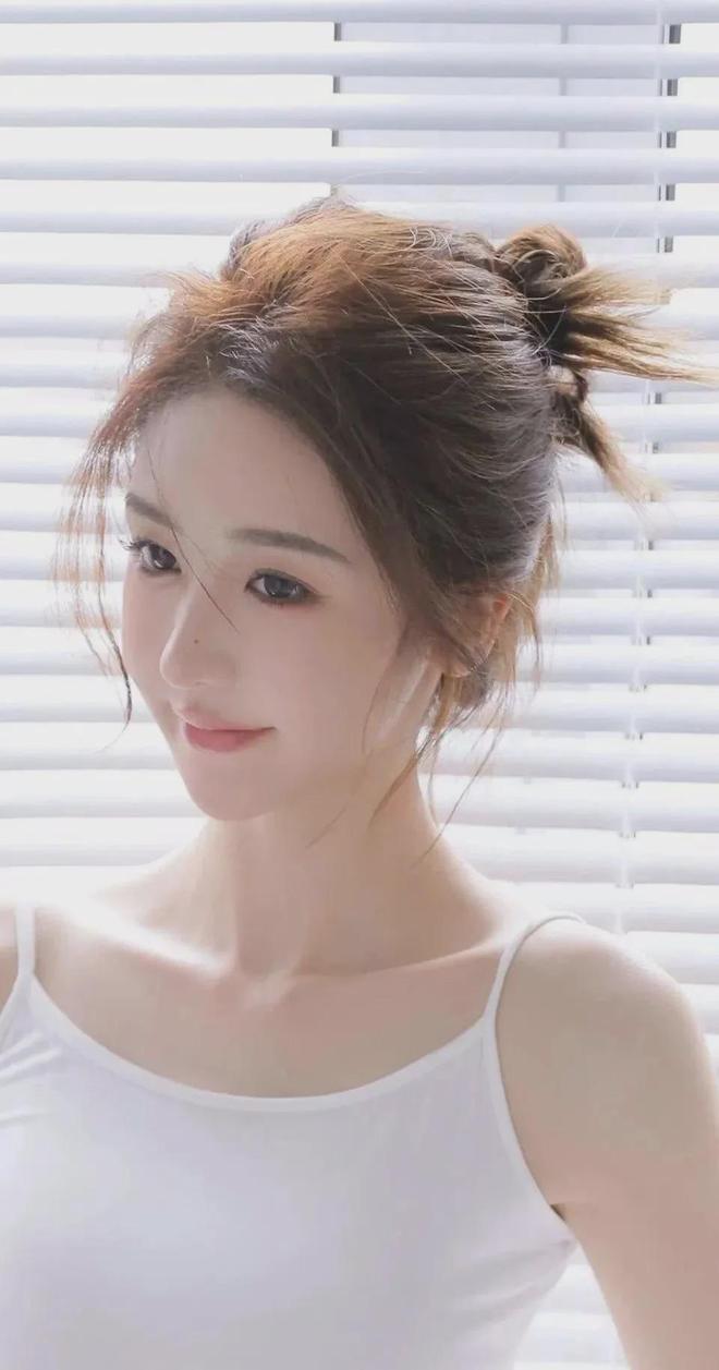 - 《照顾醉酒的嫂子》老版本V5k8凯发入口《照顾醉酒的嫂子》(图1)